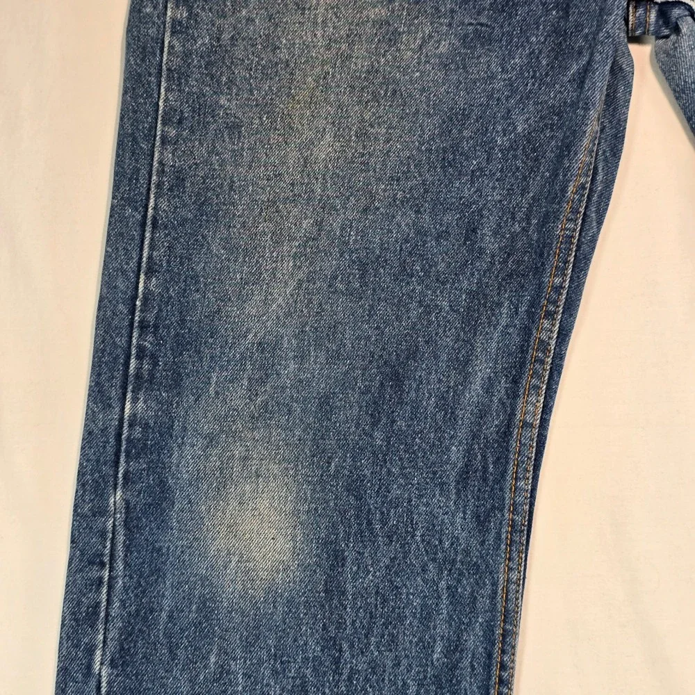 Vintage Levis 505 Mens Straight Leg Jeans Medium Wash Blue Denim 37x32‎ Zip Fly